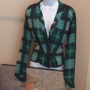 Really cute green top!